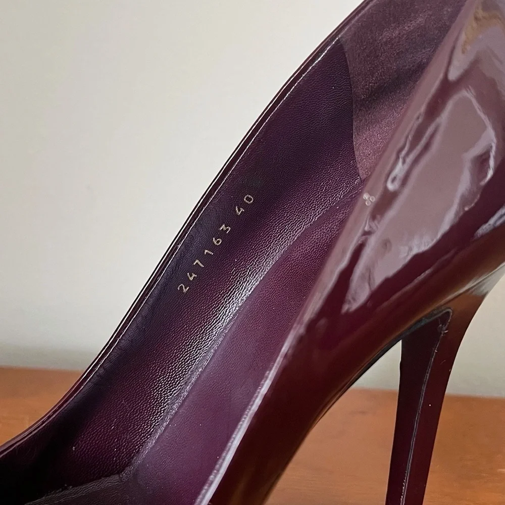 GUCCI • Tile Platform Pumps stiletto heels square toe burgundy patent leather